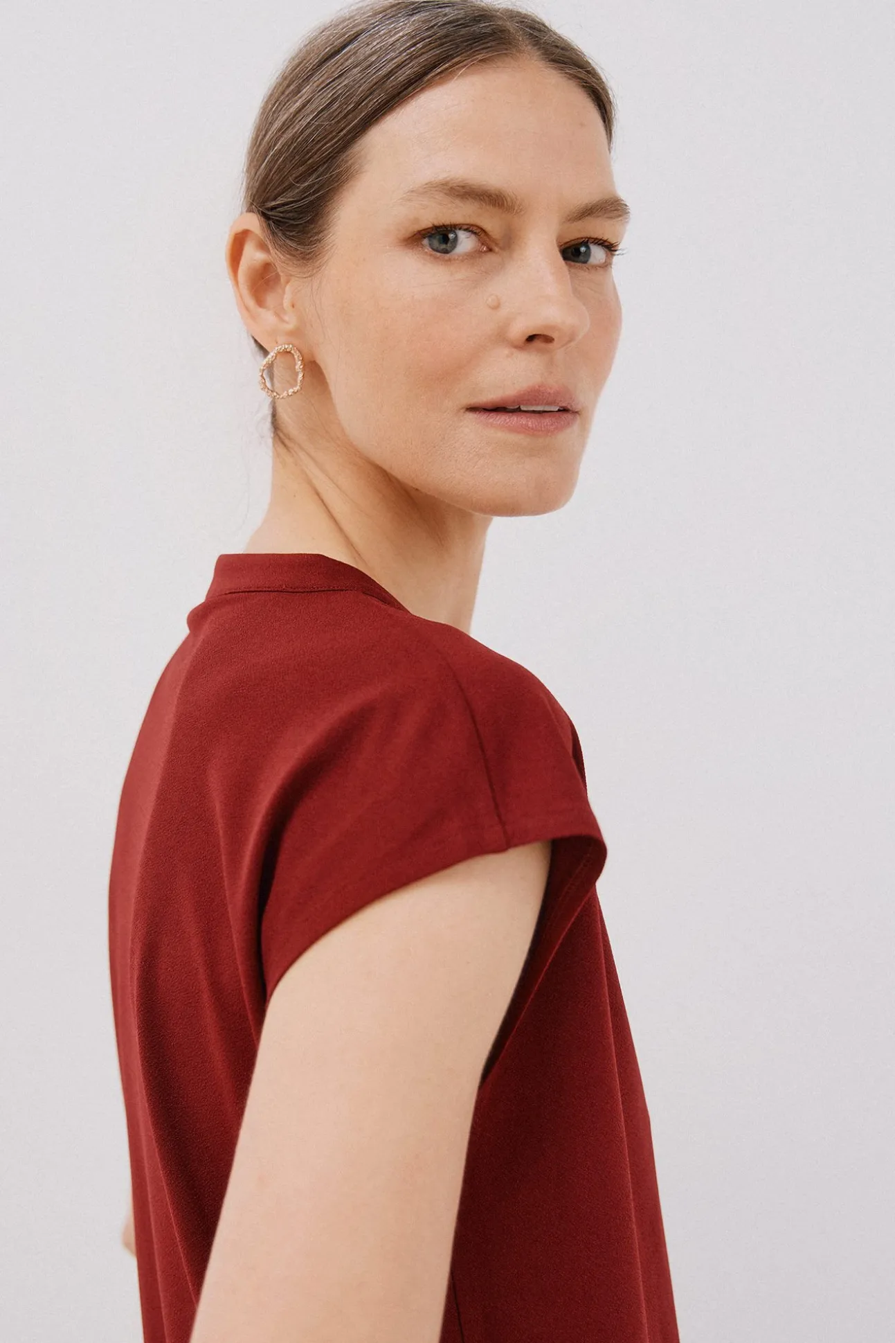 Camiseta básica sin magnas cuello mao