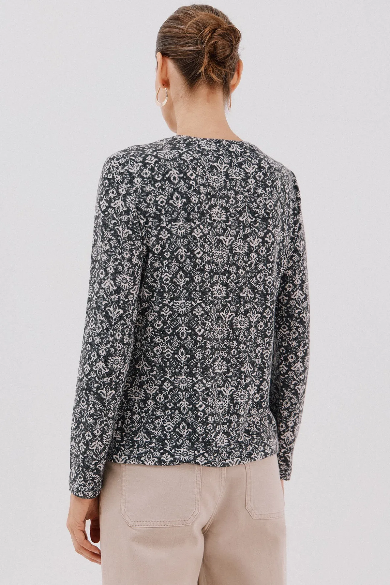 Camiseta caja botones