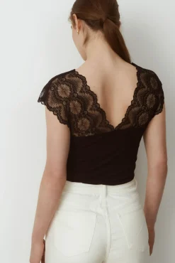 Camiseta canalé con encaje