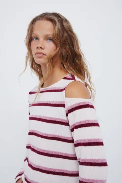 Camiseta chenilla hombros descubiertos niña