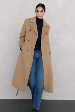 Camiseta cuello alto arrugada