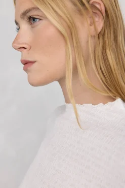 Camiseta cuello chimenea estructura