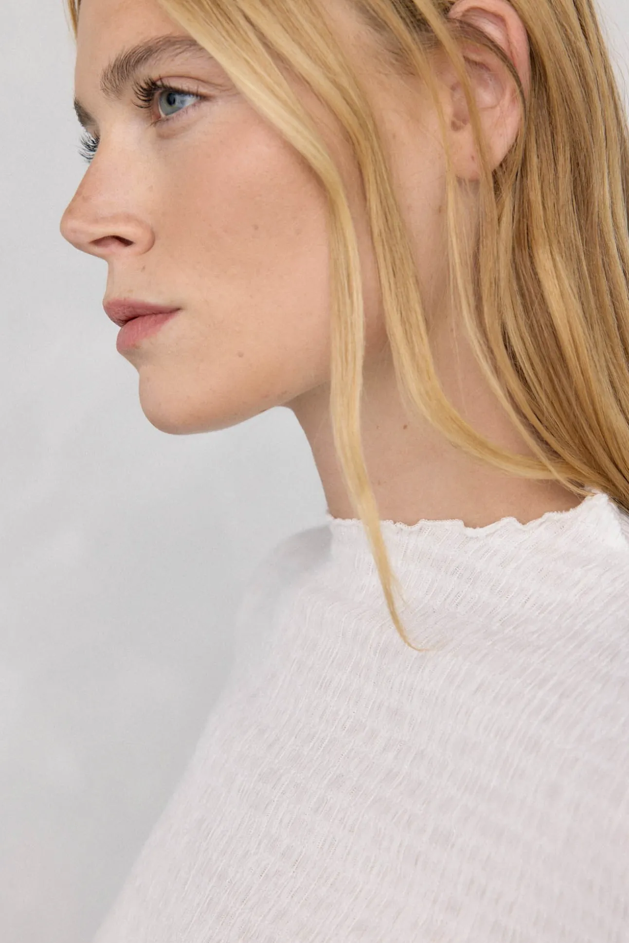 Camiseta cuello chimenea estructura