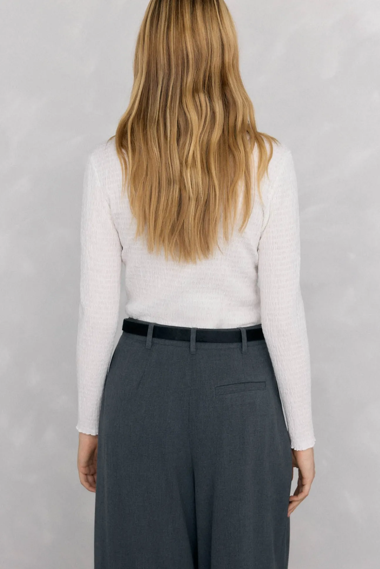 Camiseta cuello chimenea estructura