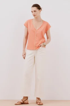 Camiseta cuello pico trenza