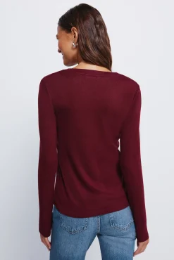 Camiseta cuello tachas