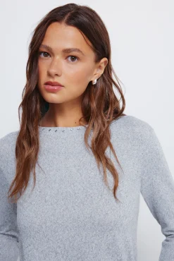 Camiseta cuello tachas