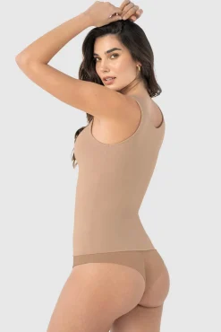 Camiseta de control moderado con doble capa en abdomen