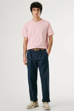 Camiseta de manga corta con logo bordado.