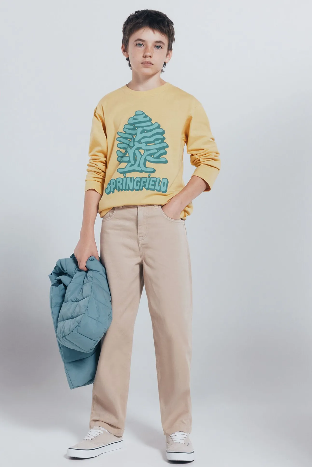 Camiseta de manga larga amarilla árbol niño