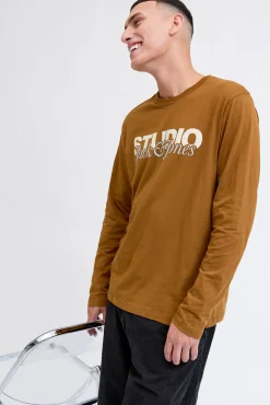 Camiseta de manga studio