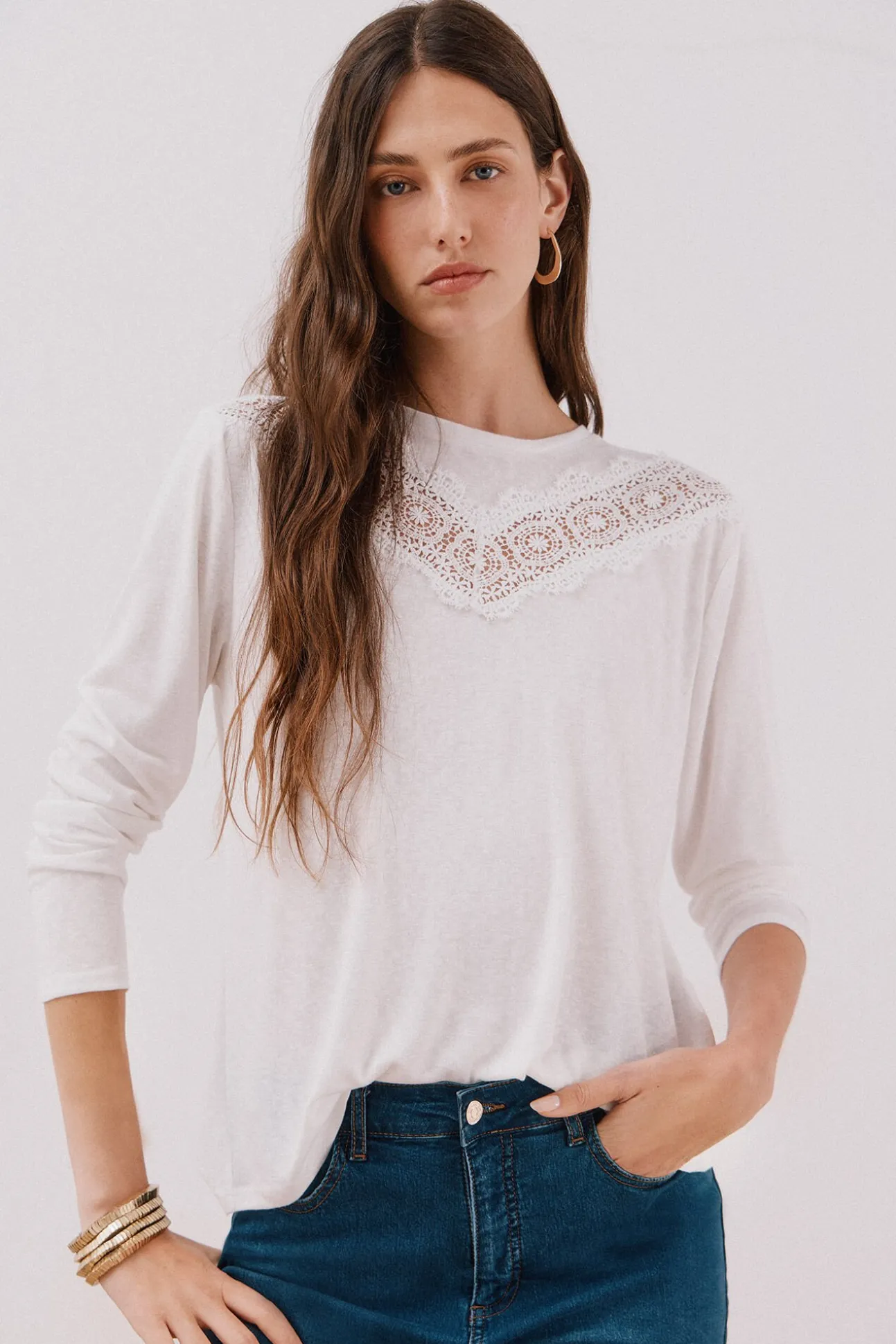 Camiseta detalle encaje floral