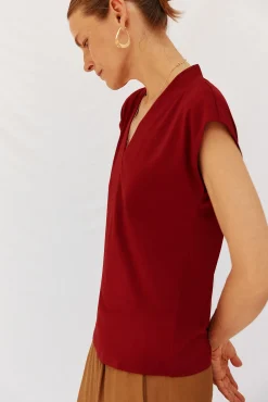 Camiseta estamapda escote pico fruncido