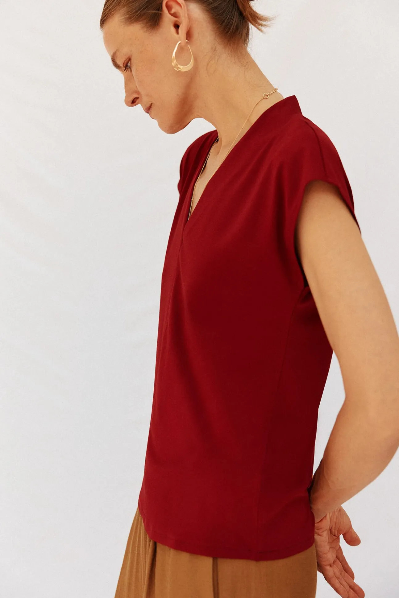 Camiseta estamapda escote pico fruncido