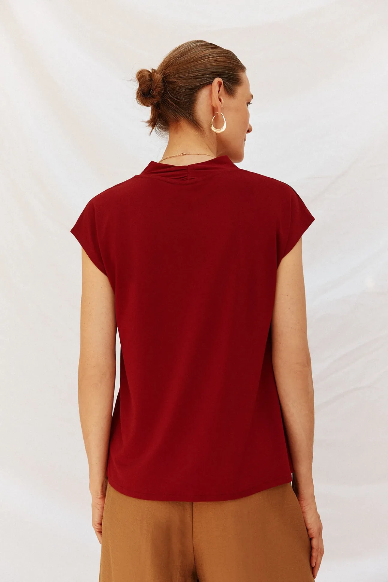 Camiseta estamapda escote pico fruncido