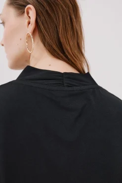 Camiseta estamapda escote pico fruncido