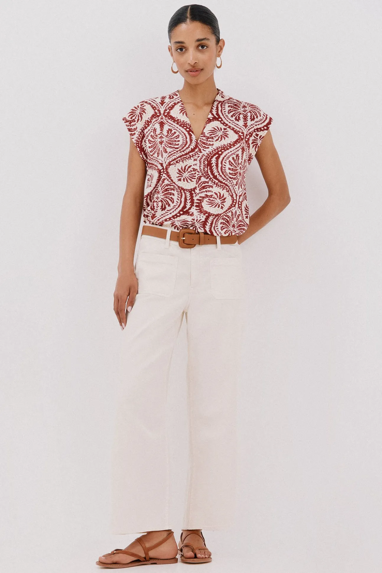 Camiseta estamapda escote pico fruncido