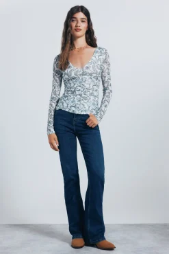 Camiseta gasa escote frunces estampada