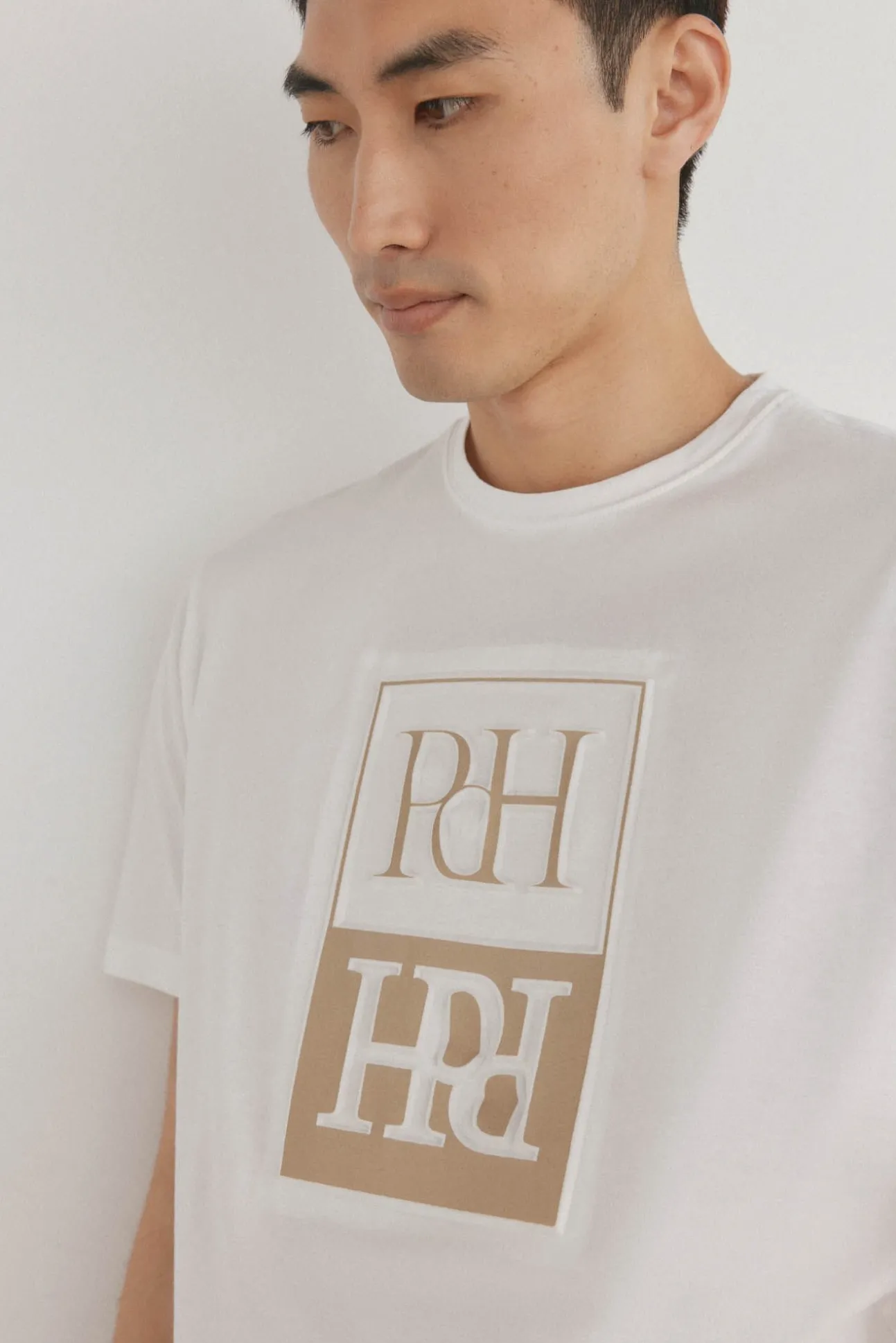 Camiseta logo relieve