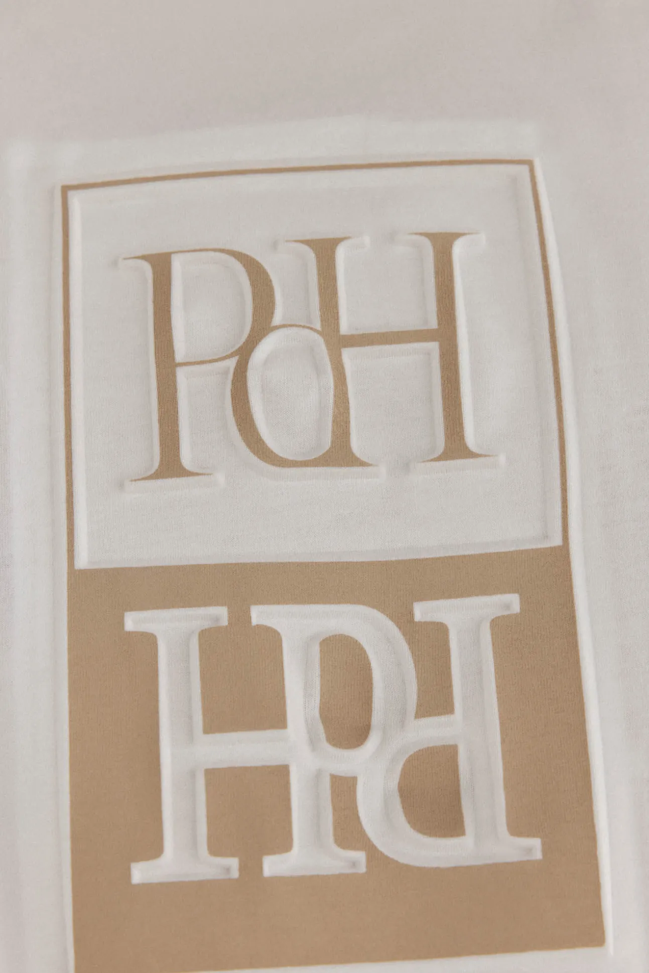 Camiseta logo relieve