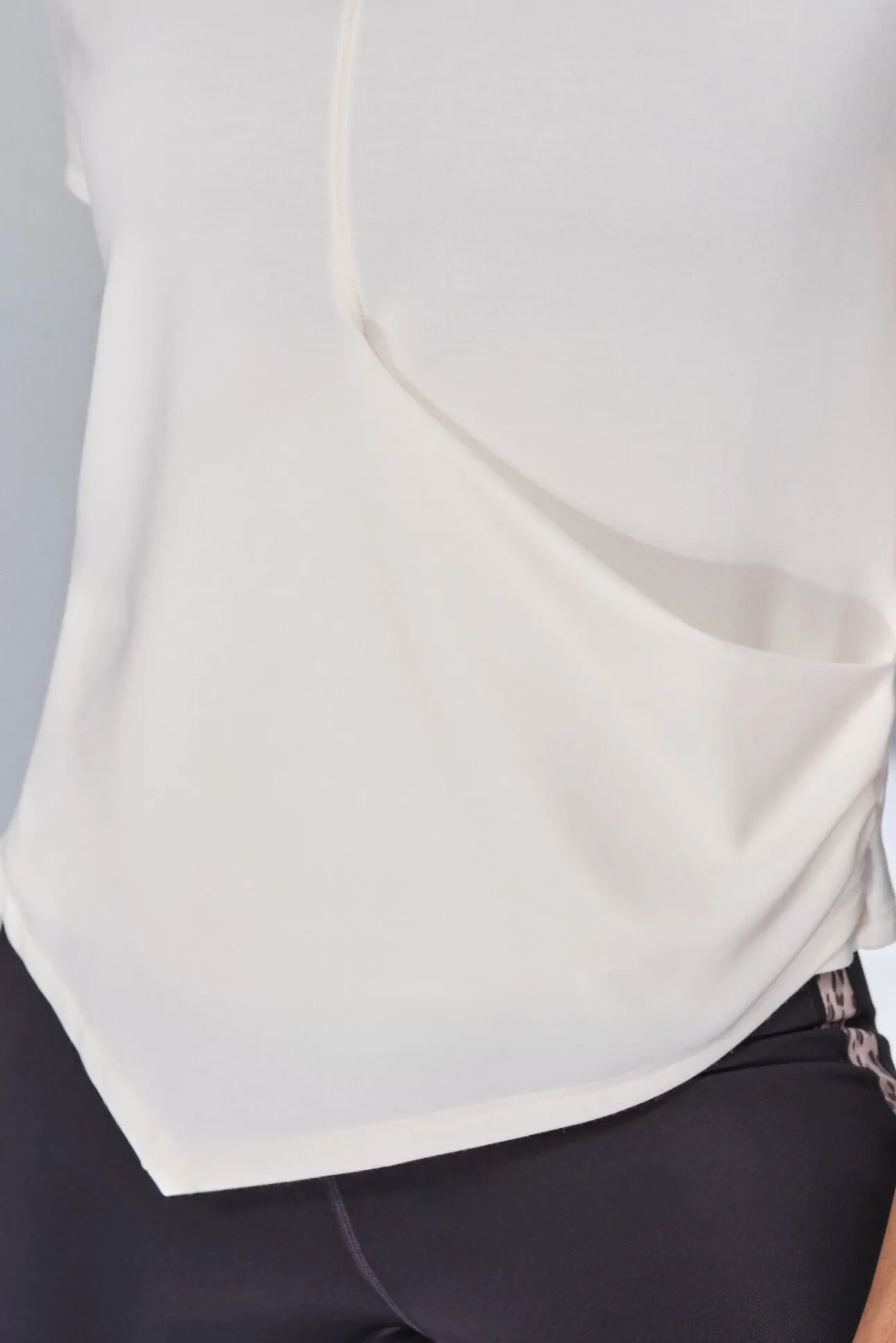 Camiseta manga corta blanco drapeado