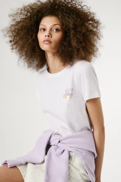 Camiseta manga corta con logo bordado y dibujo trasero.