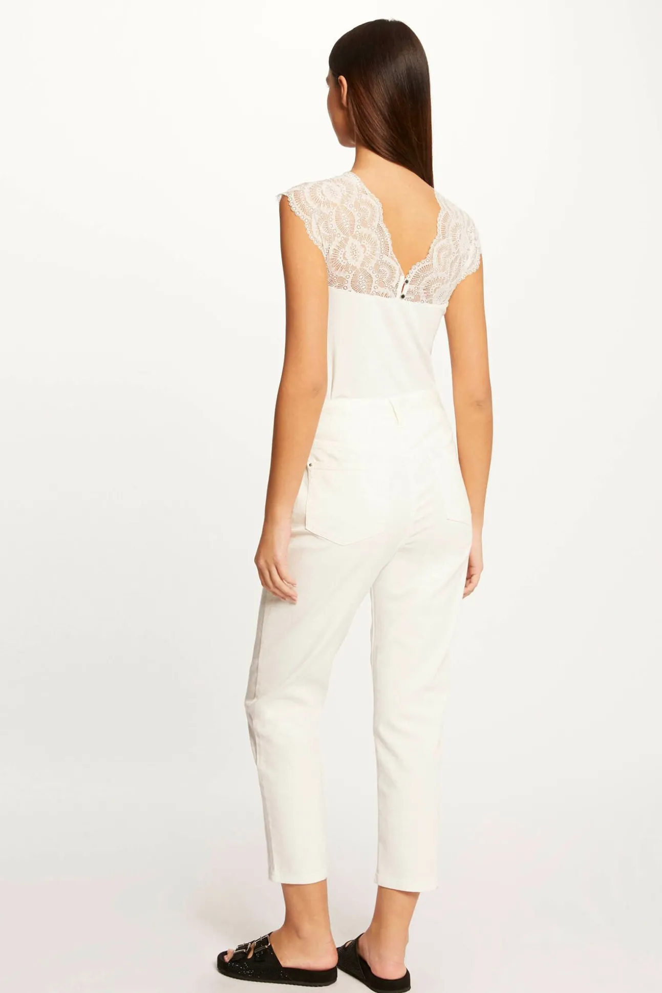 Camiseta manga corta con encaje