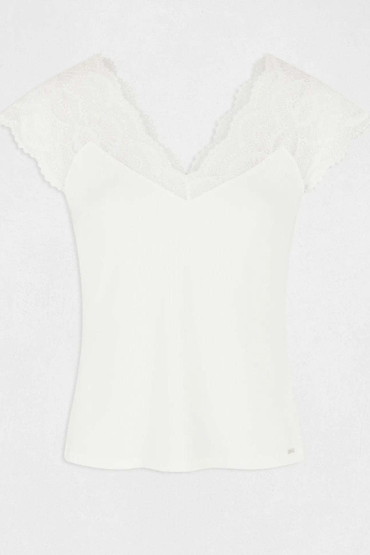 Camiseta manga corta con encaje