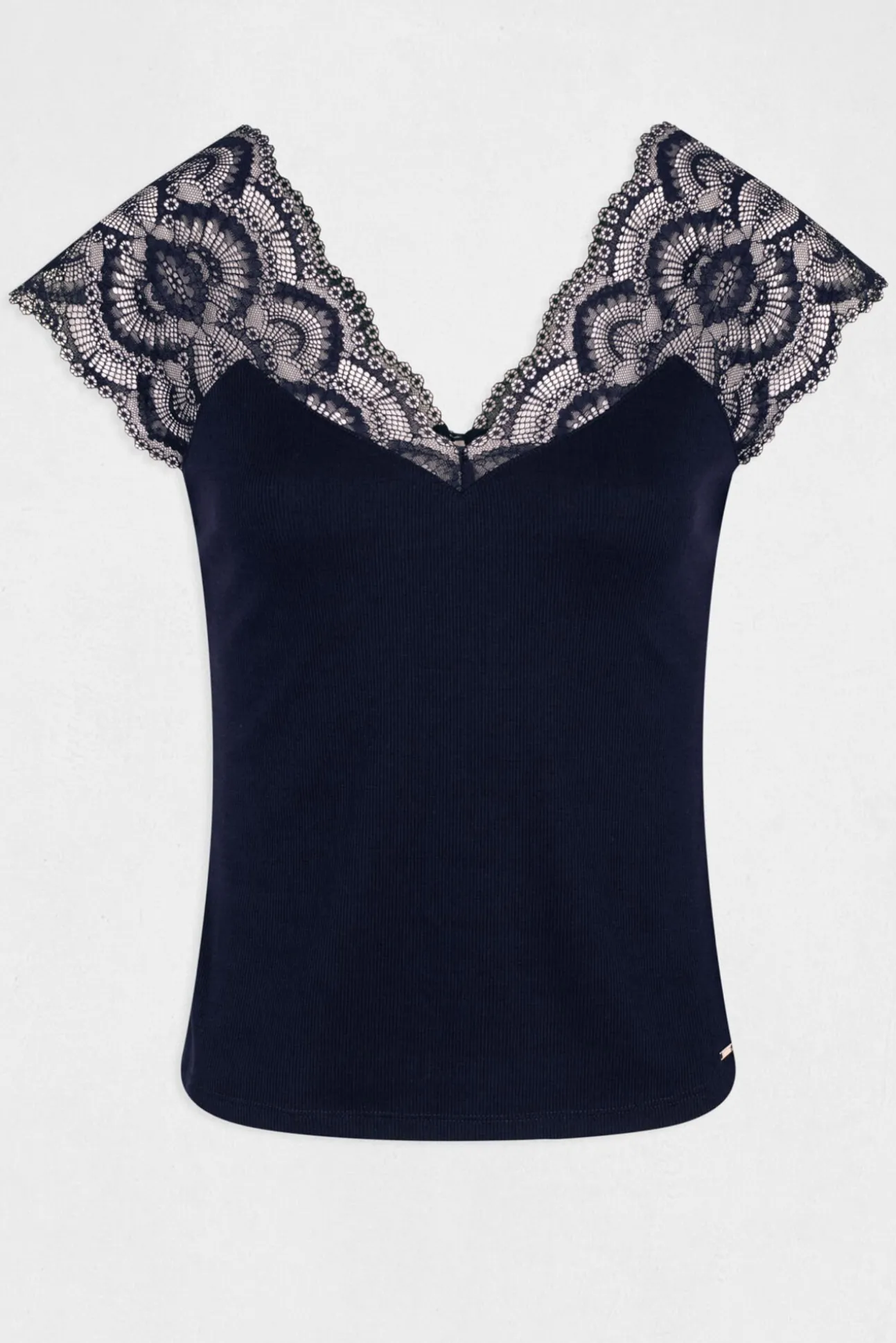 Camiseta manga corta con encaje