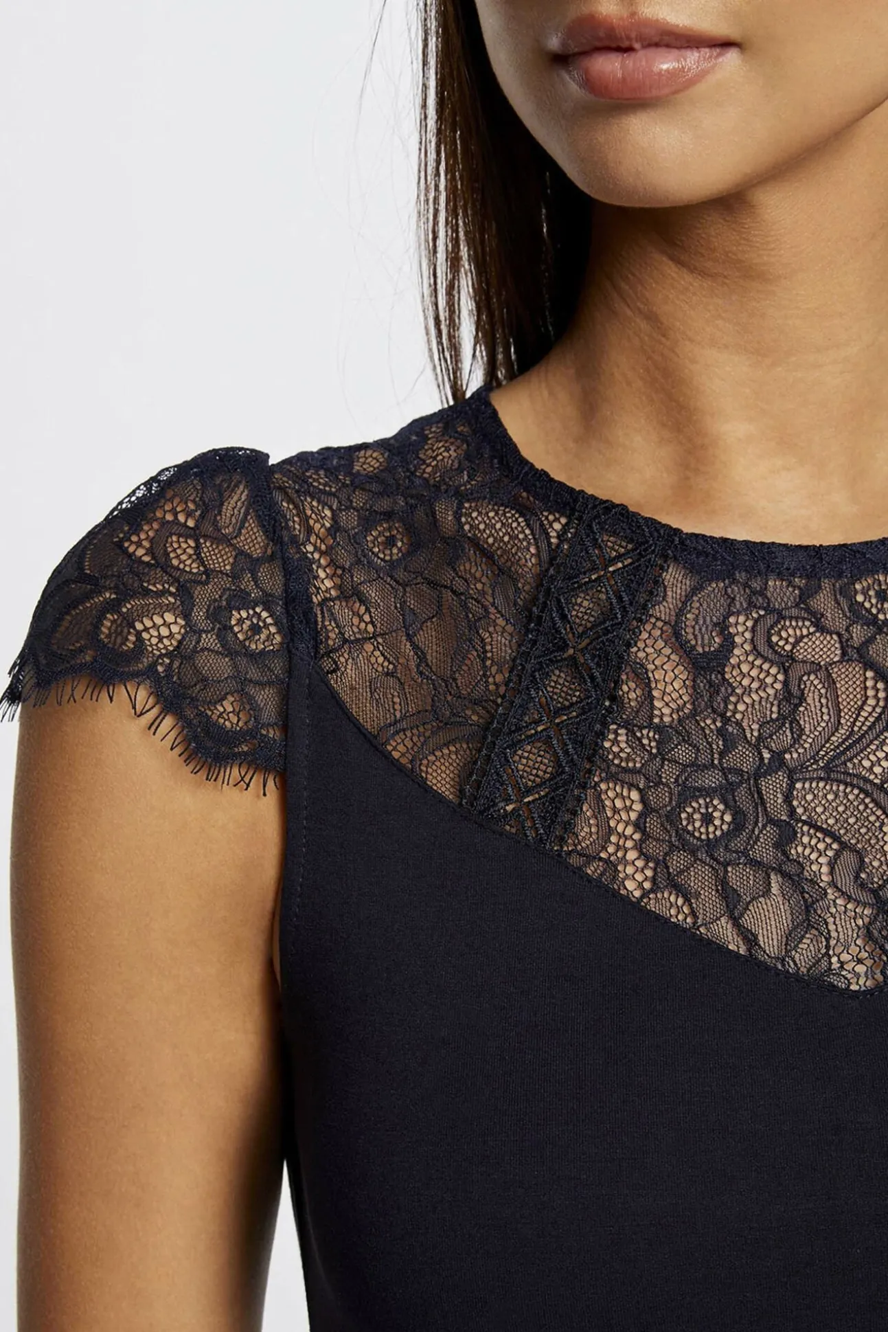 Camiseta manga corta con encaje