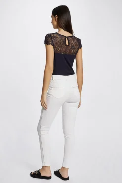 Camiseta manga corta con encaje