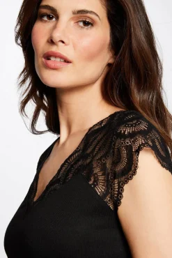 Camiseta manga corta con encaje