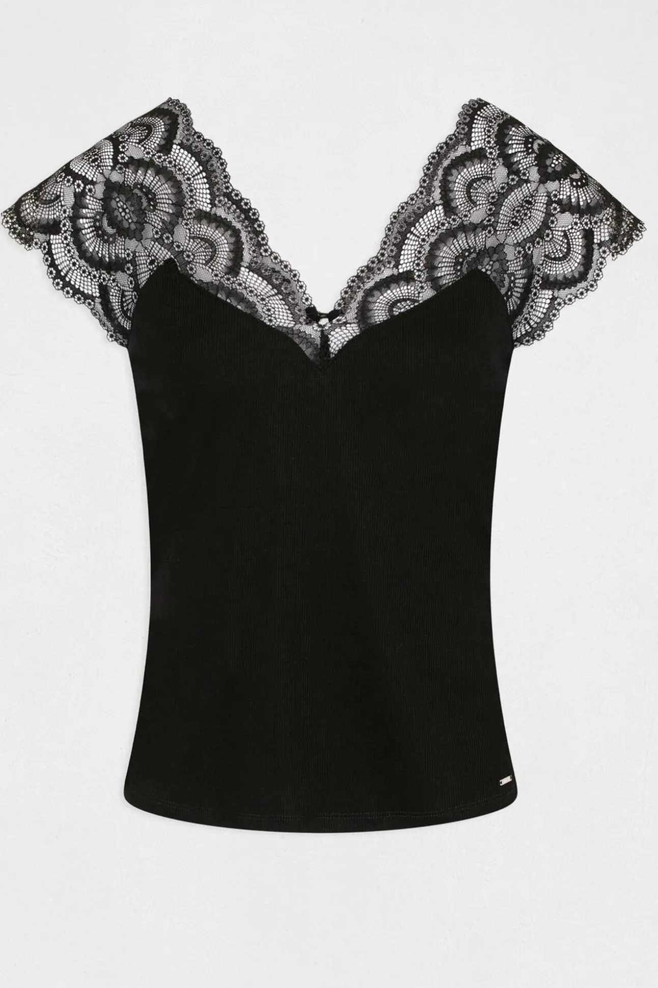 Camiseta manga corta con encaje
