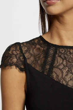 Camiseta manga corta con encaje