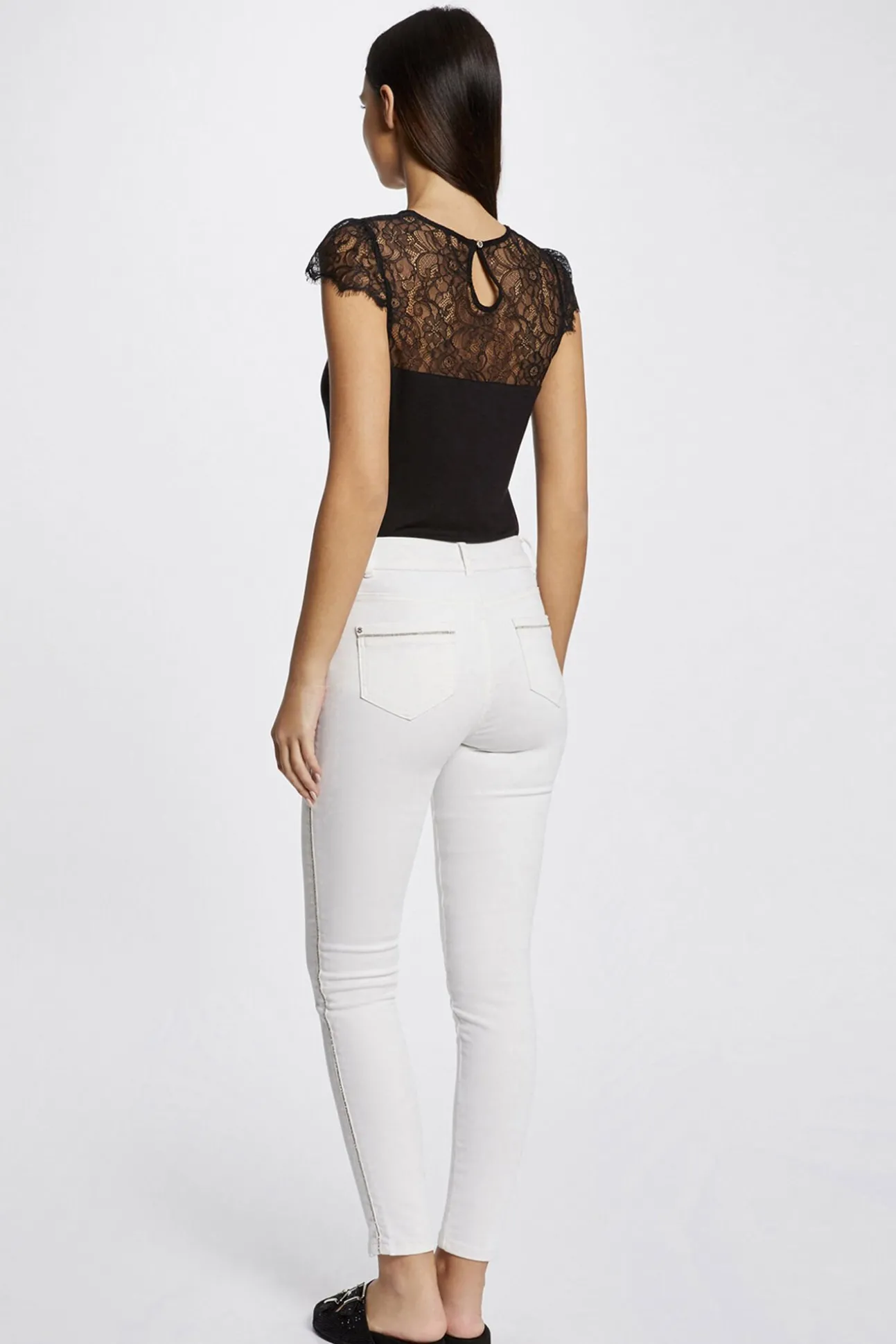 Camiseta manga corta con encaje