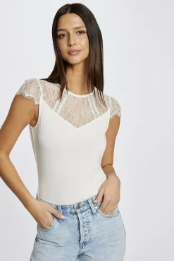 Camiseta manga corta con encaje