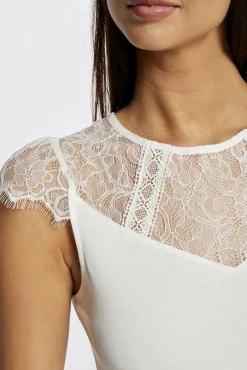 Camiseta manga corta con encaje
