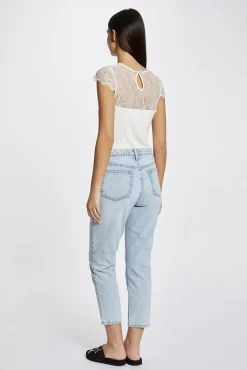 Camiseta manga corta con encaje