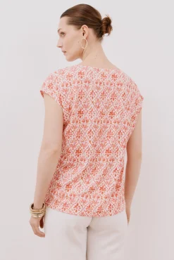 Camiseta pico con detalle puntilla