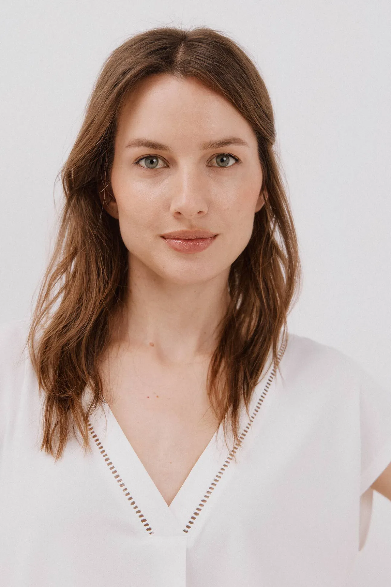 Camiseta pico con detalle puntilla