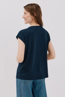 Camiseta pico con detalle puntilla