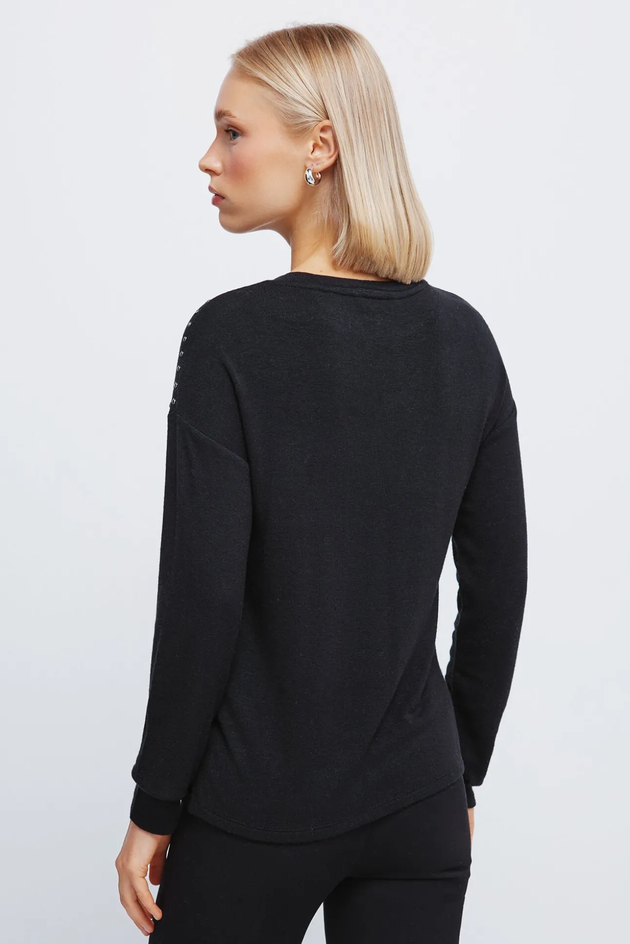 Camiseta punto cortado tachas