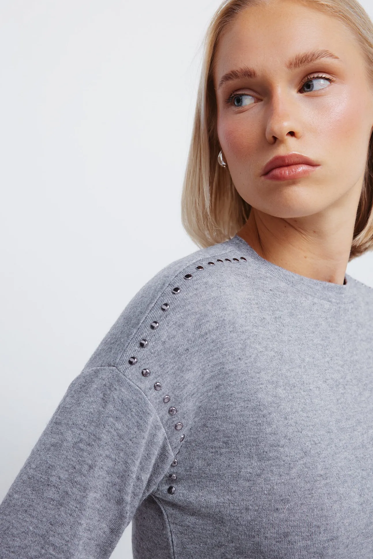 Camiseta punto cortado tachas