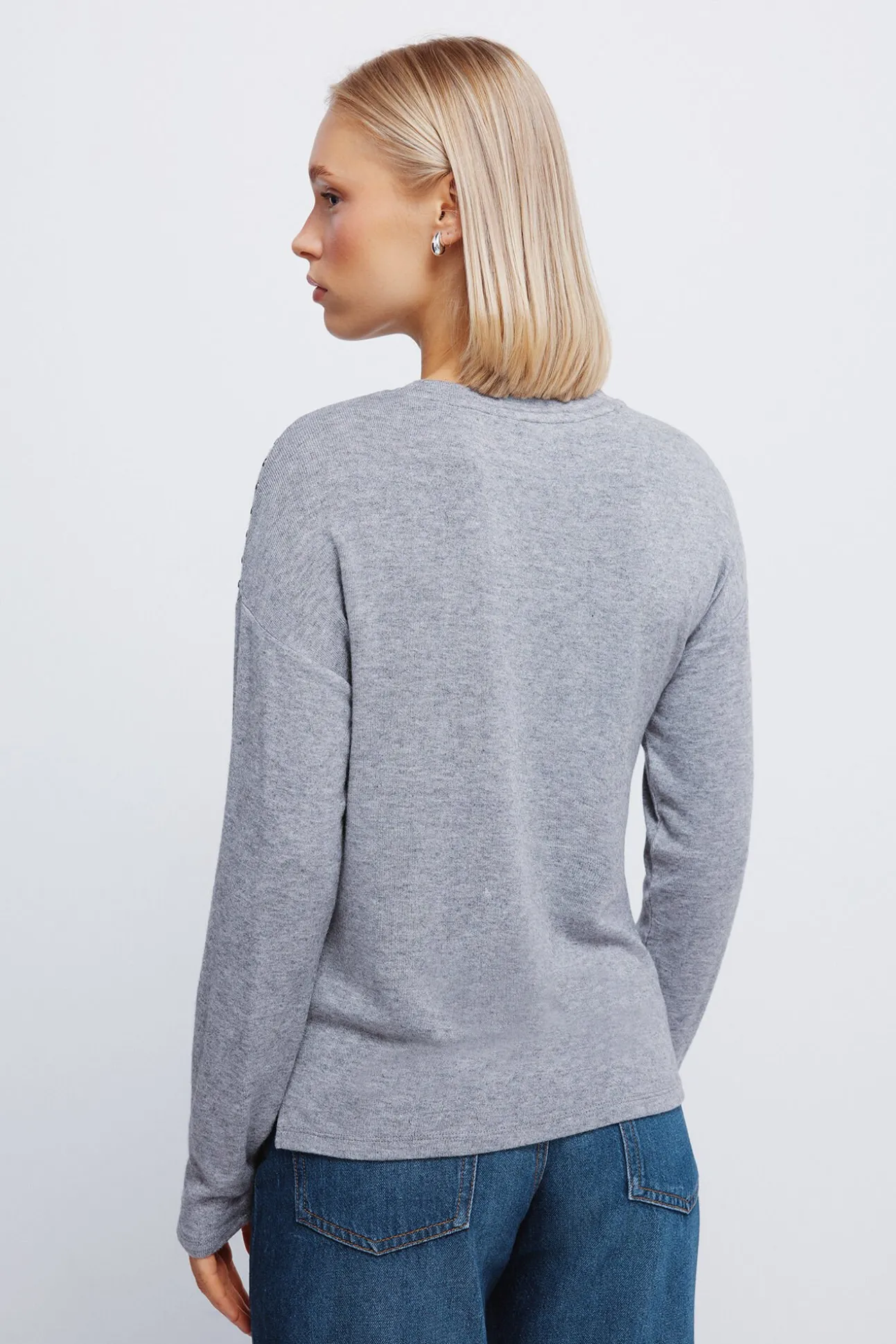 Camiseta punto cortado tachas