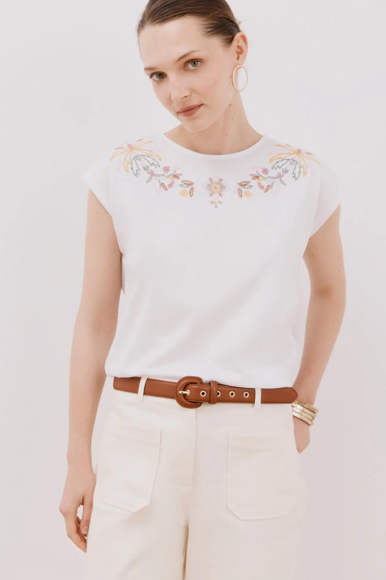 Camiseta sin mangas estampada y bordada