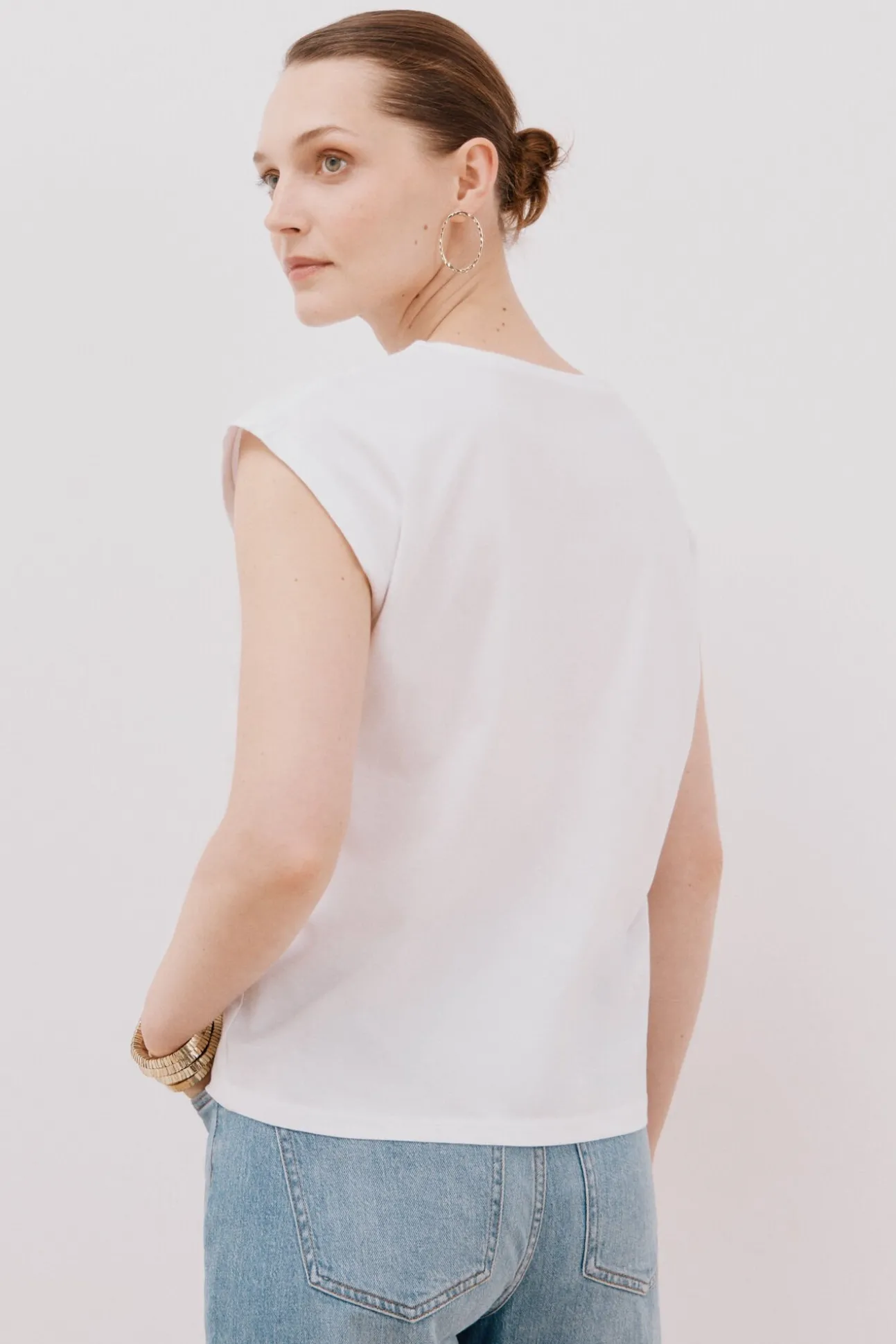 Camiseta sin mangas estampada y bordada