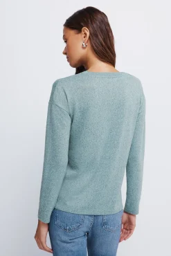 Camiseta tachas posicionadas