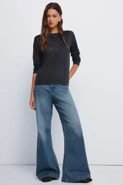 Camiseta tachas posicionadas