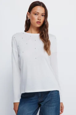 Camiseta tachas posicionadas