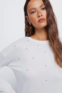 Camiseta tachas posicionadas